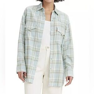 Levi’s Oversized Plaid Shirt 🤍💚 Sz L – Cozy & Casual! NWT